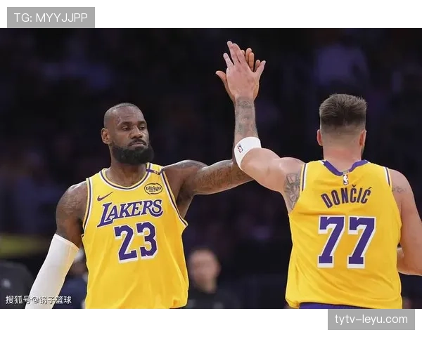 詹姆斯关键表现助湖人重返胜轨