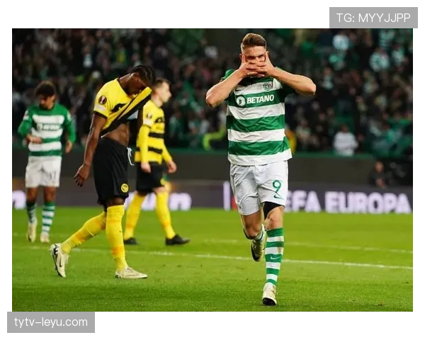 莱万多夫斯基亮相诺坎普，巴萨新赛季前景引热议