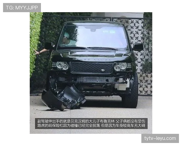 贝克汉姆又在晒那辆老款路虎了，这车比他小儿子还大吧？